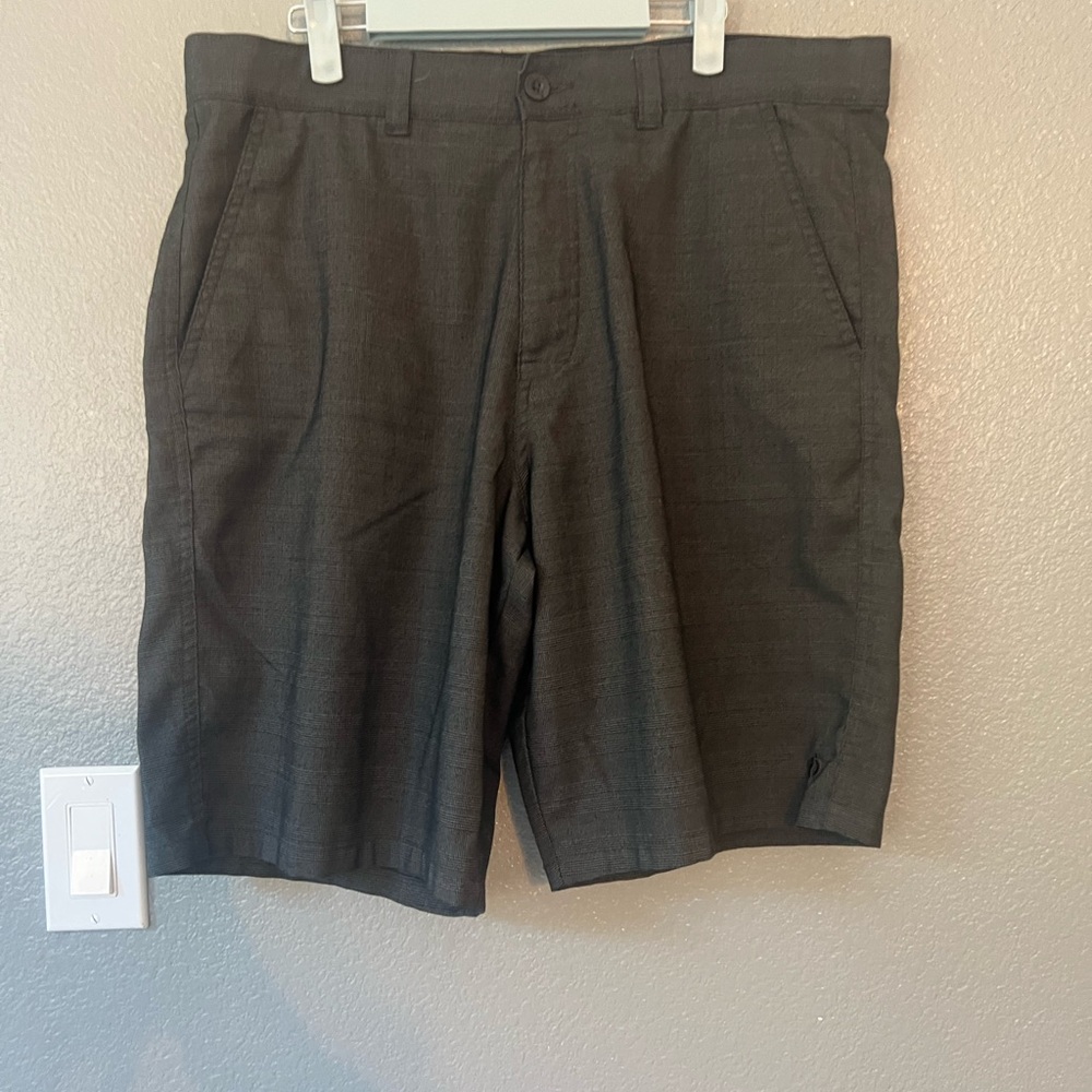 4/$10 Hang Ten Black and White Flat Front Shorts